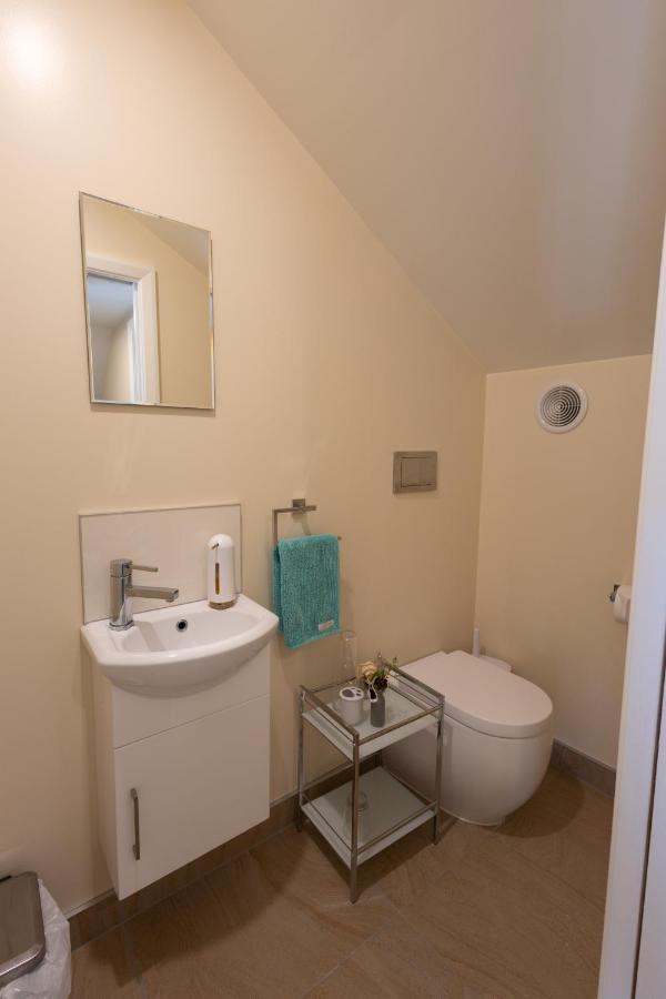 Khandallah Harbour View Bnb Уелингтън Екстериор снимка